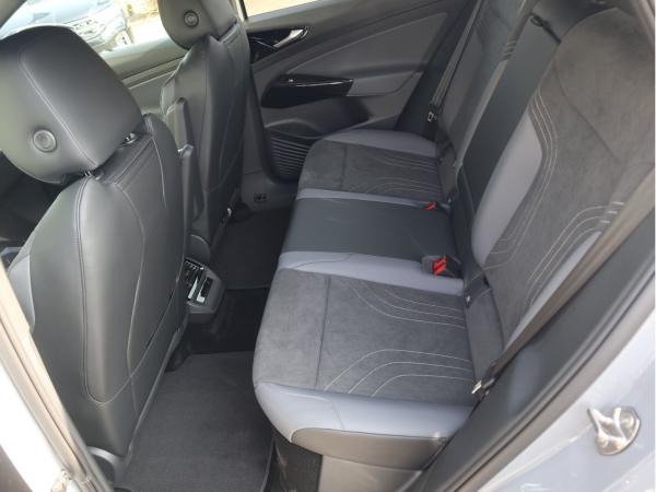 Volkswagen ID.4 Pure ENERGY (170 PS) 52 kWh Automatik *AHK*WINTERRÄDER*WÄRMPEPUMPE*MAX DC LADUNG*