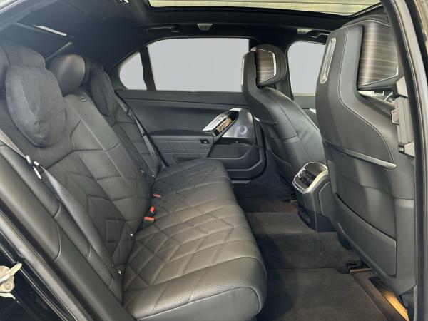 BMW i7 xDrive60 Limousine 649? netto/mtl.*20 *LC Prof.*HUD*Driving+Parking Assist.Prof.*B&W*DAB*Executive L
