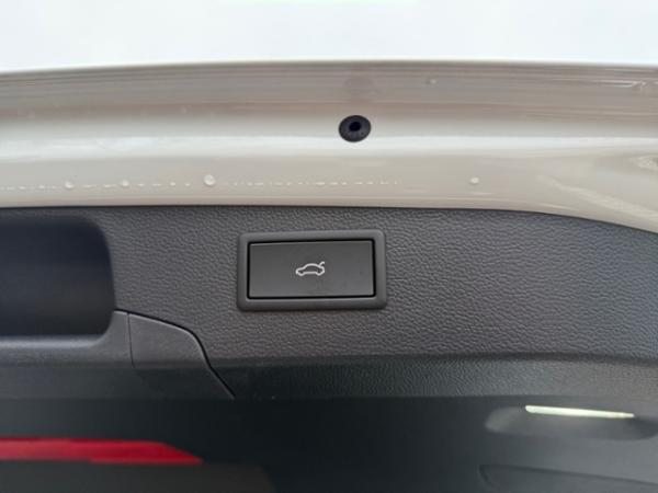 Skoda Superb Combi 2.0 TDI DSG Selection *AHK*19 ZOLL*VERSCHIEDENE FARBEN*