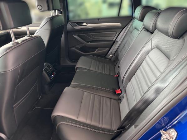 Volkswagen Passat Variant Elegance 2.0TDI DSG +R-LINE+AHK+