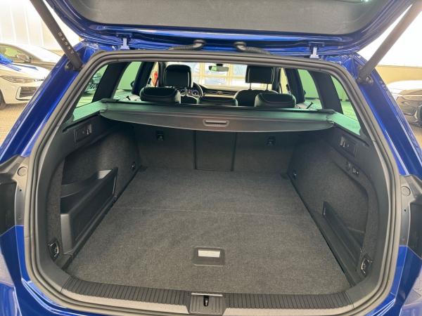 Volkswagen Passat Variant Elegance 2.0TDI DSG +R-LINE+AHK+
