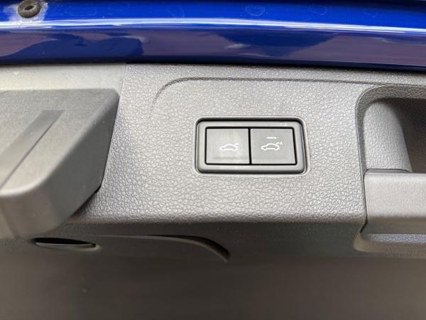 Volkswagen Passat Variant Elegance 2.0TDI DSG +R-LINE+AHK+