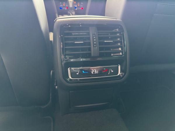 Volkswagen Passat Variant Elegance 2.0TDI DSG +R-LINE+AHK+