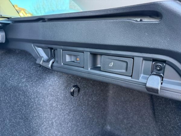 Skoda Octavia Combi 2.0 TDI DSG Selection *AHK*KESSY*