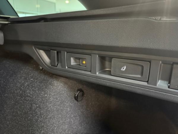 Skoda Octavia Combi 2.0 TDI DSG Sportline *AHK*CANTON*