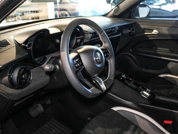 Alfa Romeo Junior 48V-Hybrid Ibrida Sport Speciale 107kW (145PS)