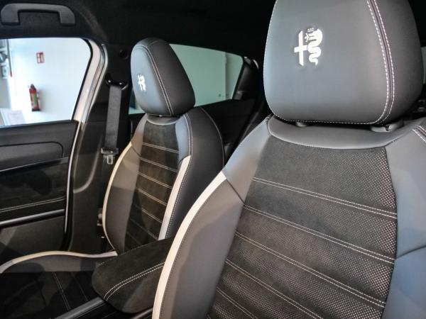 Alfa Romeo Junior 48V-Hybrid Ibrida Sport Speciale 107kW (145PS)