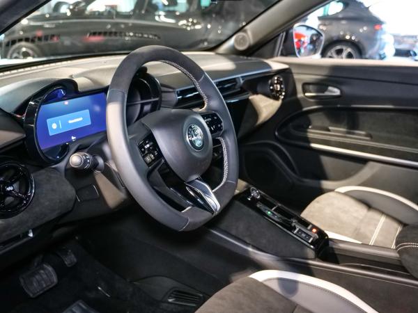 Alfa Romeo Junior 48V-Hybrid Ibrida Sport Speciale 107kW (145PS)