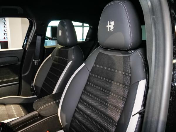 Alfa Romeo Junior 48V-Hybrid Ibrida Sport Speciale 107kW (145PS)