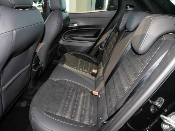 Alfa Romeo Junior 48V-Hybrid Ibrida Sport Speciale 107kW (145PS)