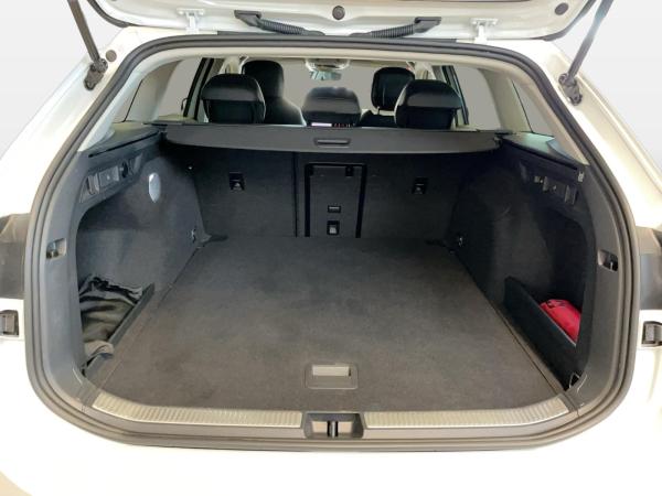 Volkswagen Passat Variant Business 1.5 eTSI DSG 360 ACC AUT