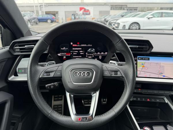 Audi RS3 RS 3 Limousine TFSI S tronic Dynamikpaket+ Keramik Matrix Rückfahrk.
