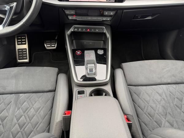 Audi RS3 RS 3 Limousine TFSI S tronic Dynamikpaket+ Keramik Matrix Rückfahrk.