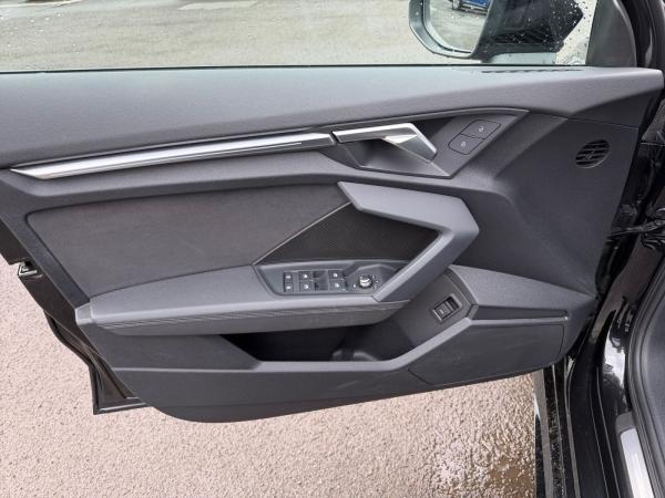 Audi RS3 RS 3 Limousine TFSI S tronic Dynamikpaket+ Keramik Matrix Rückfahrk.