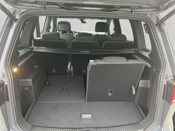 Volkswagen Touran Highline 1.5 TSI DSG,IQ.DRIVE,AHK,Kamera