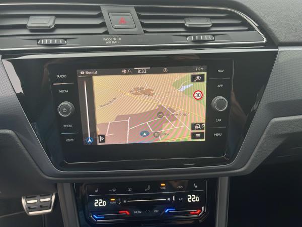 Volkswagen Touran Highline 1.5 TSI DSG,IQ.DRIVE,AHK,Kamera