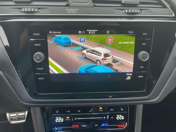 Volkswagen Touran Highline 1.5 TSI DSG,IQ.DRIVE,AHK,Kamera