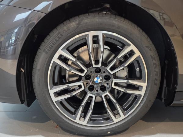 BMW i5 eDrive40 Touring || M Sport Pano Head-Up 360