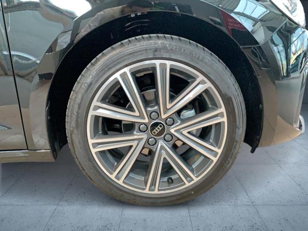 Audi A1 Sportback advanced ⇒ 95PS ⇒ Einparkhilfe plus⇒ Sportsitze ⇒ LED-Scheinwerfer