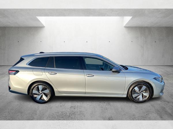 Volkswagen Passat Variant 2.0 TDI Elegance DSG Matrix Navi ACC AHK Massage