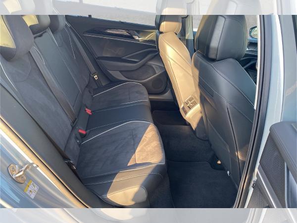 Volkswagen Passat Variant 2.0 TDI Elegance DSG Matrix Navi ACC AHK Massage