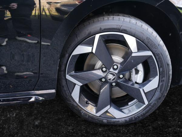 Skoda Superb Combi 2.0 TDI DSG Sportline 4X4 PANO MATRIX-LED AHK *868*