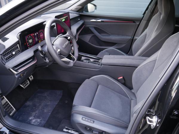 Skoda Superb Combi 2.0 TDI DSG Sportline 4X4 ACC AHK PANO HUD *943*