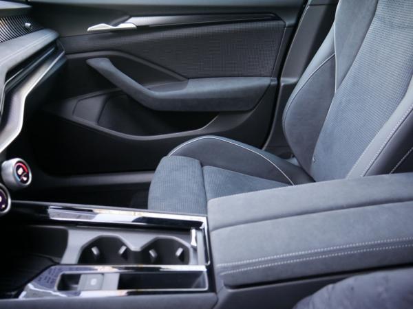 Skoda Superb Combi 2.0 TDI DSG Sportline 4X4 PANO MATRIX-LED AHK *868*