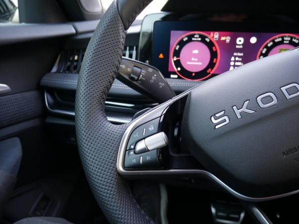 Skoda Superb Combi 2.0 TDI DSG Sportline 4X4 PANO MATRIX-LED AHK *868*