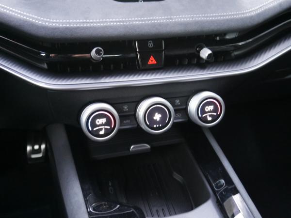 Skoda Superb Combi 2.0 TDI DSG Sportline 4X4 ACC AHK PANO HUD *943*