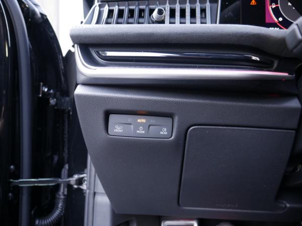 Skoda Superb Combi 2.0 TDI DSG Sportline 4X4 PANO MATRIX-LED AHK *868*