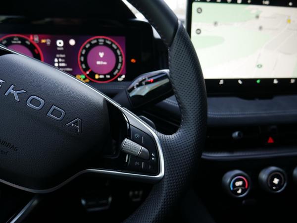 Skoda Superb Combi 2.0 TDI DSG Sportline 4X4 ACC AHK PANO HUD *943*