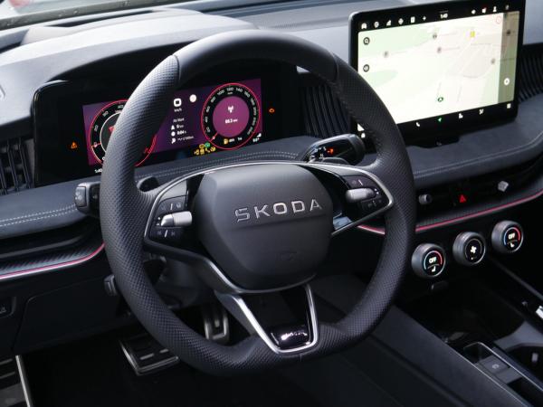 Skoda Superb Combi 2.0 TDI DSG Sportline 4X4 ACC AHK PANO HUD *943*