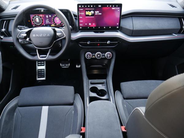 Skoda Kodiaq 2.0 TSI DSG Sportline 4x4 PANO AHK  7 SITZER *885*