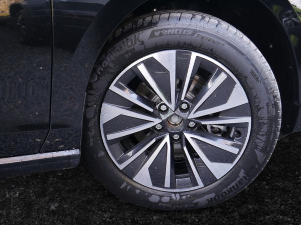 Skoda Superb Combi 2.0 TDI DSG Selection KAMERA LED AHK *906*