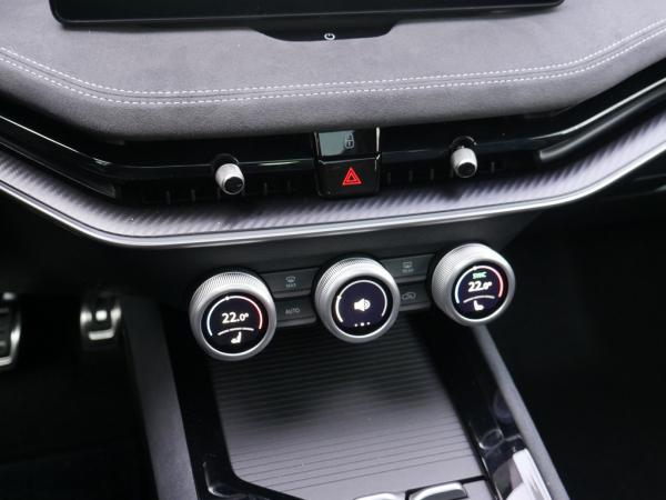 Skoda Superb Combi 2.0 TSI DSG Sportline 4X4 AHK PANO HUD *932*