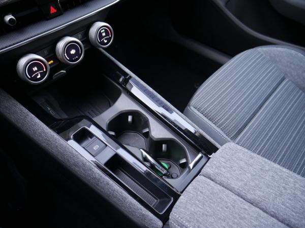 Skoda Superb Combi 2.0 TDI DSG Selection KAMERA LED AHK *906*