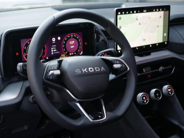 Skoda Kodiaq 2.0 TSI DSG Sportline 4x4 PANO AHK  7 SITZER *885*