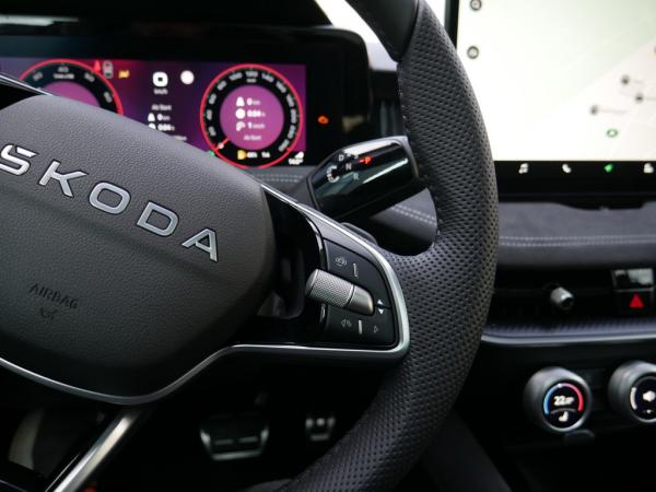 Skoda Superb Combi 2.0 TSI DSG Sportline 4X4 AHK PANO HUD *932*