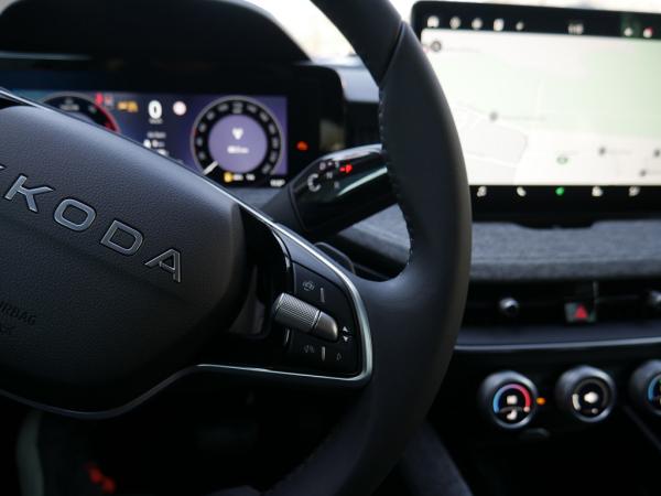 Skoda Superb Combi 2.0 TDI DSG Selection KAMERA LED AHK *906*