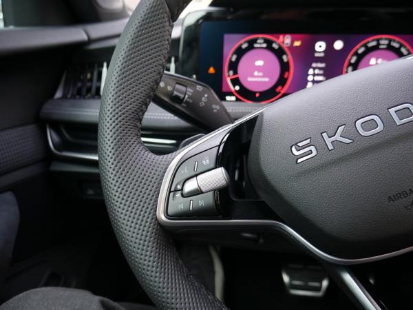 Skoda Superb Combi 2.0 TSI DSG Sportline 4X4 AHK PANO HUD *932*