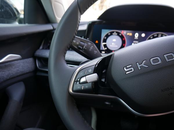 Skoda Superb Combi 2.0 TDI DSG Selection KAMERA LED AHK *906*