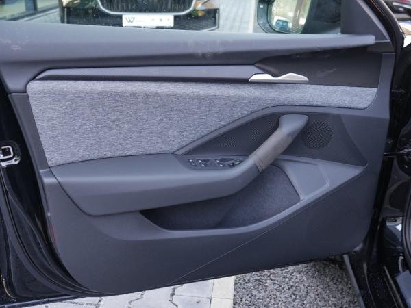 Skoda Superb Combi 2.0 TDI DSG Selection KAMERA LED AHK *906*