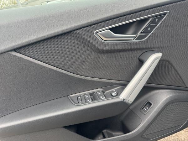 Audi Q2 S line 30 TFSI Matrix LED SHZ AHK Navi+ sound