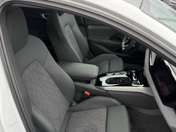 Audi A5 e-hybrid 2.0 TFSIe quattro S tronic Matrix