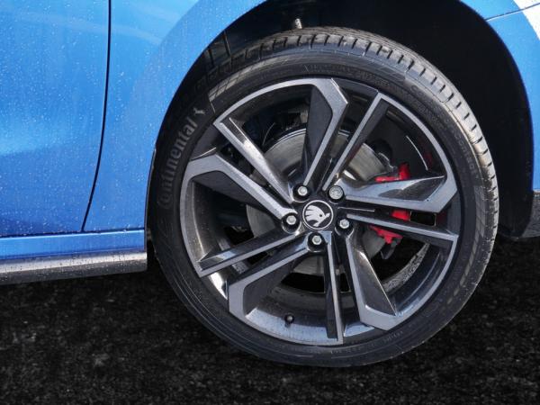 Skoda Fabia 1.5 TSI DSG "130 JAHRE " PDC SHZ ACC LED *852*