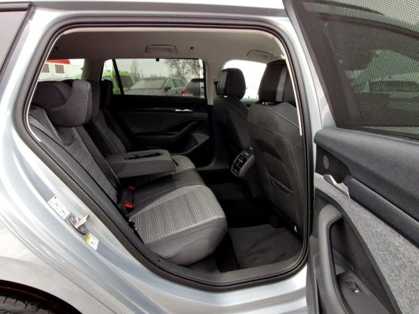 Skoda Superb Combi 2.0 TDI Selection DSG Matrix AHK Na