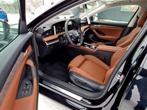 Skoda Superb Combi 1.5 TSi iV L&K DSG Matrix AHK Navi