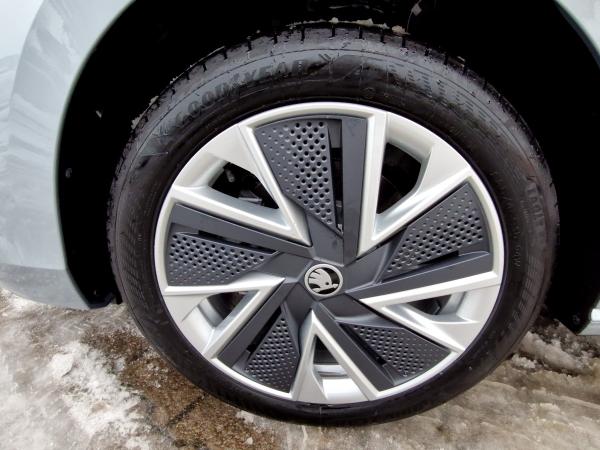 Skoda Superb Combi 2.0 TDI Selection DSG Matrix AHK Na