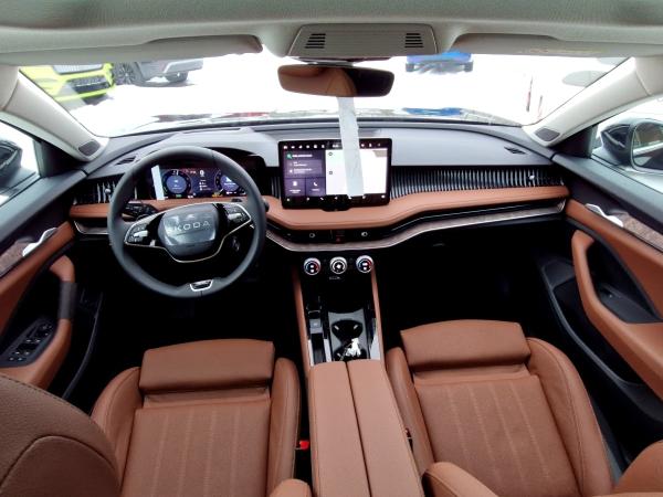 Skoda Superb Combi 1.5 TSi iV L&K DSG Matrix AHK Navi